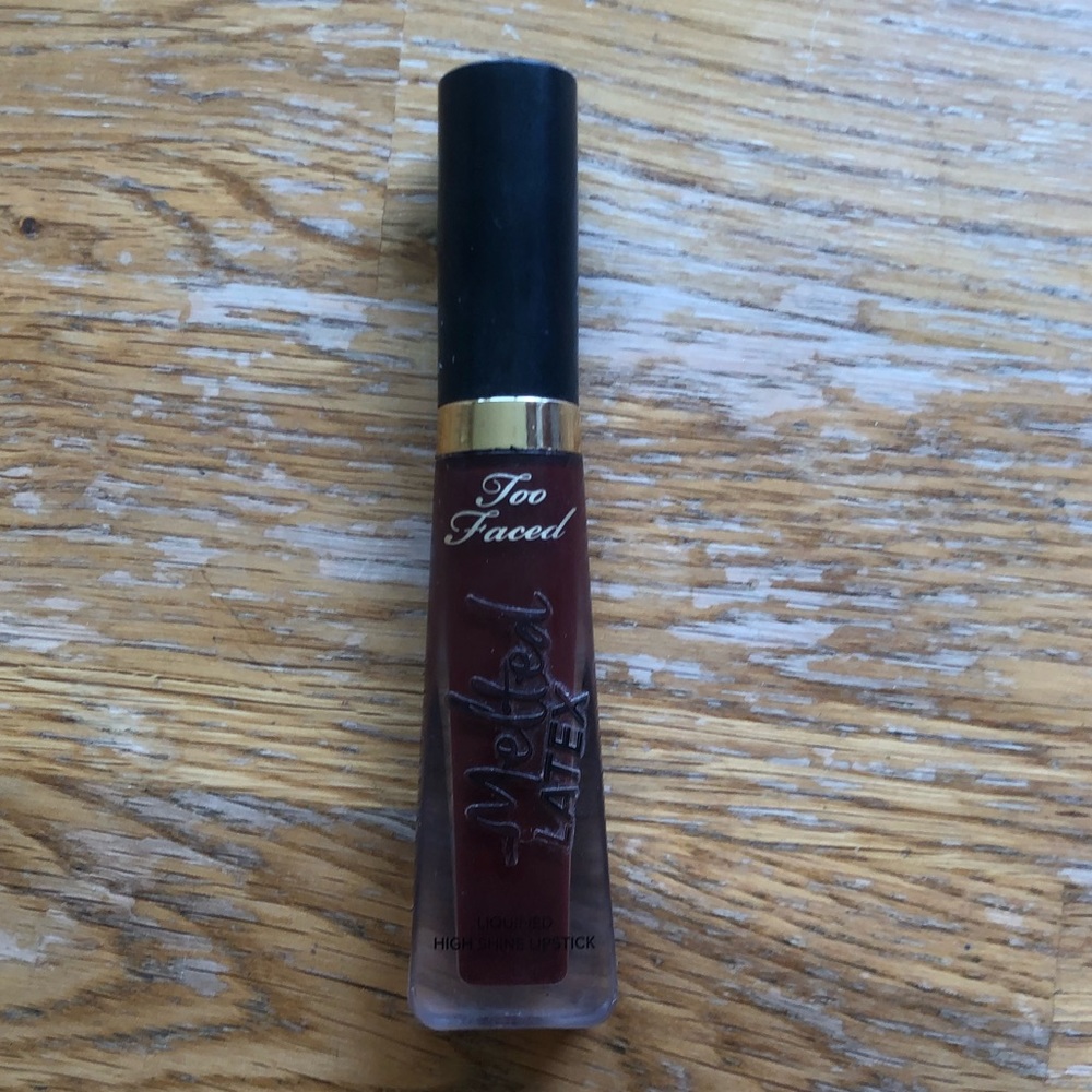 Liquid latex lipstick